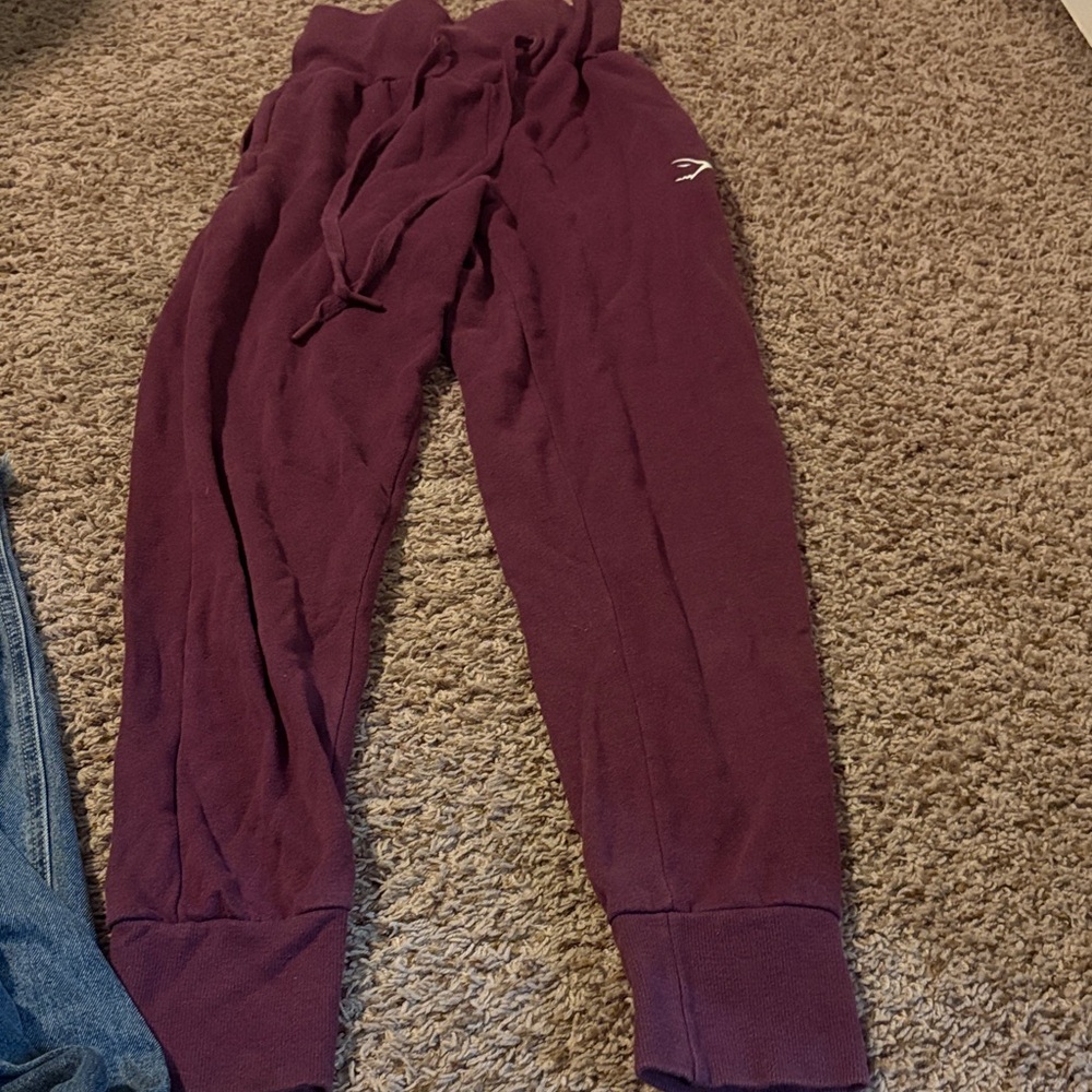 Gym shark Maroon jogging leggings